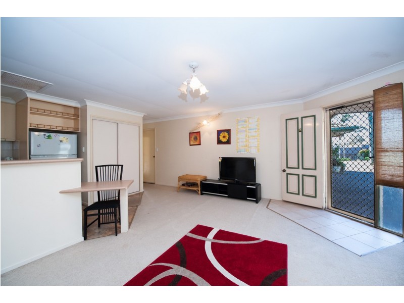 2/242 Spring Street, Kearneys Spring QLD 4350