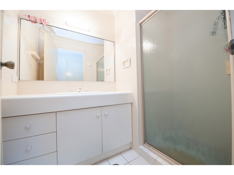 2/242 Spring Street, Kearneys Spring QLD 4350