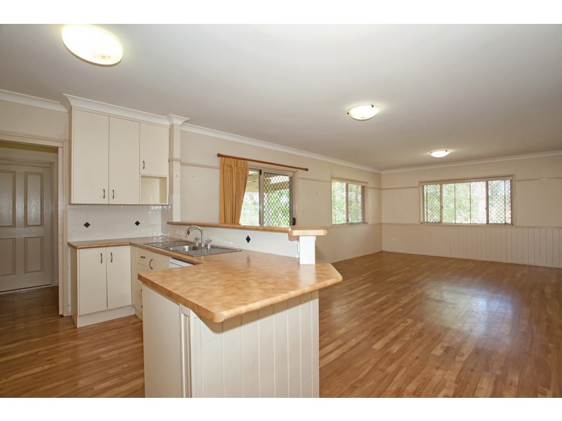 10 Hillcrest Court, Kearneys Spring QLD 4350