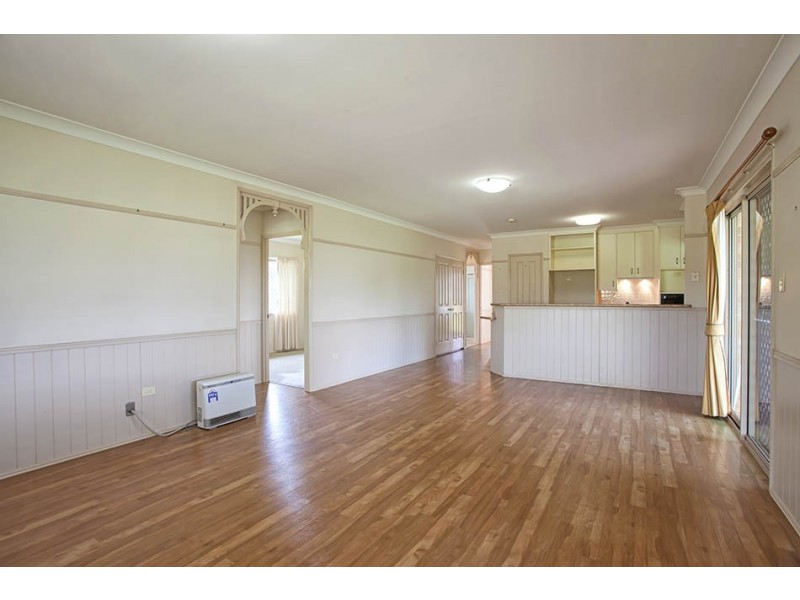 10 Hillcrest Court, Kearneys Spring QLD 4350
