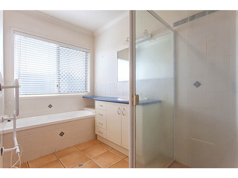 10 Hillcrest Court, Kearneys Spring QLD 4350
