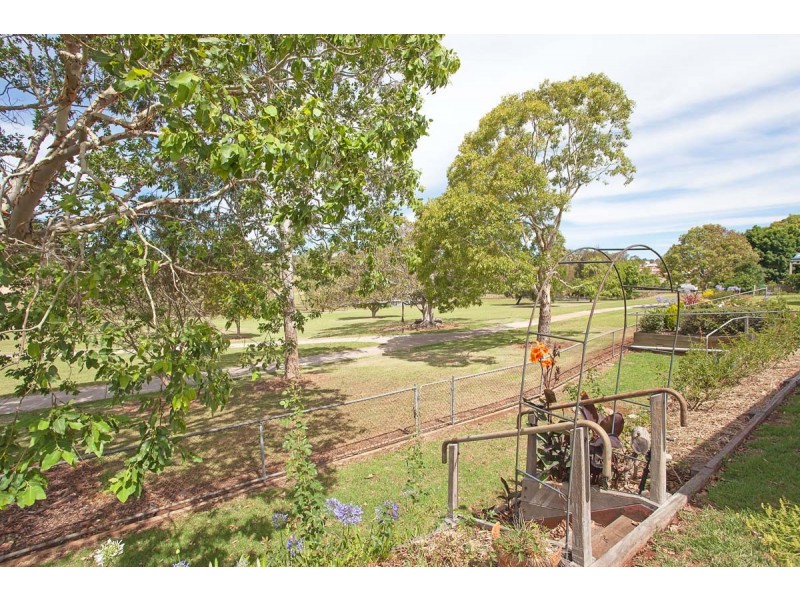 10 Hillcrest Court, Kearneys Spring QLD 4350