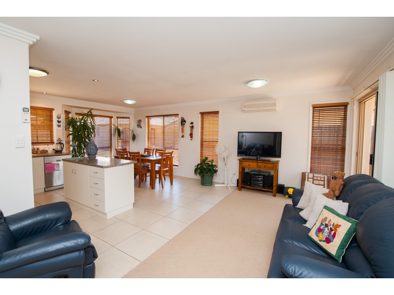 Unit 9/381 Greenwattle Street, Wilsonton QLD 4350