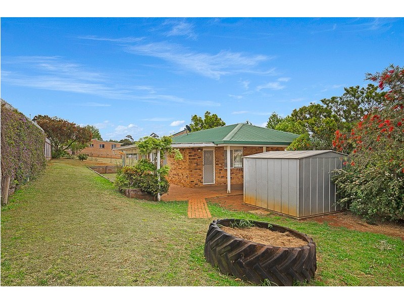 16 Reisling Court, Wilsonton Heights QLD 4350