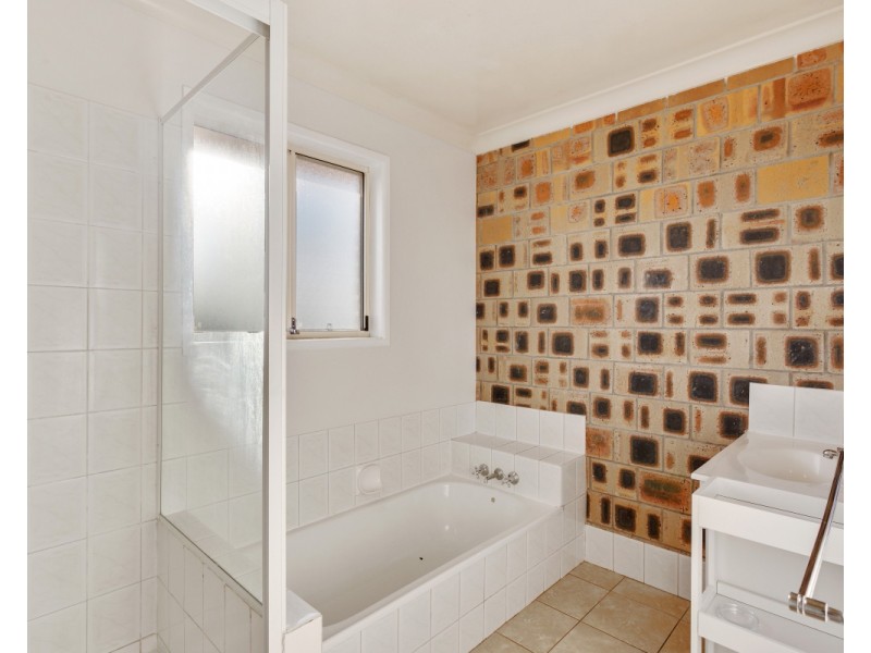 Unit 4/240 Spring Street, Kearneys Spring QLD 4350