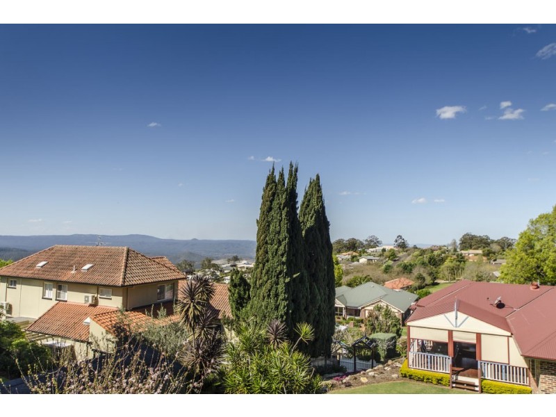 8 Dalston Court, Mount Lofty QLD 4350