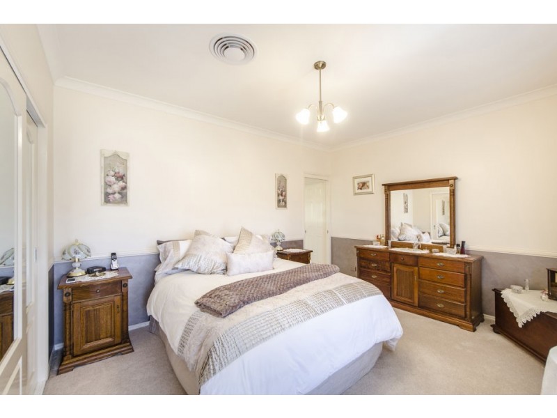 8 Dalston Court, Mount Lofty QLD 4350