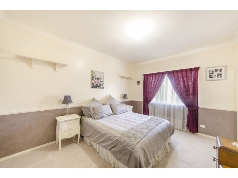 8 Dalston Court, Mount Lofty QLD 4350