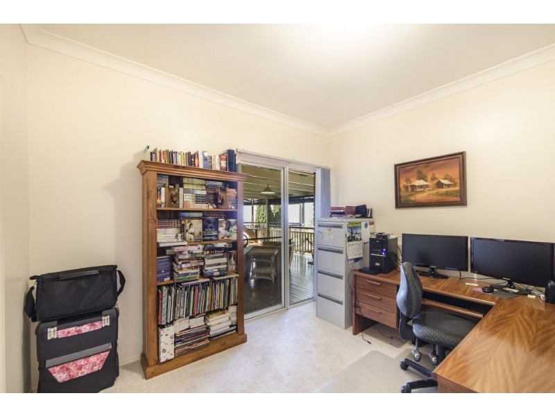 8 Dalston Court, Mount Lofty QLD 4350