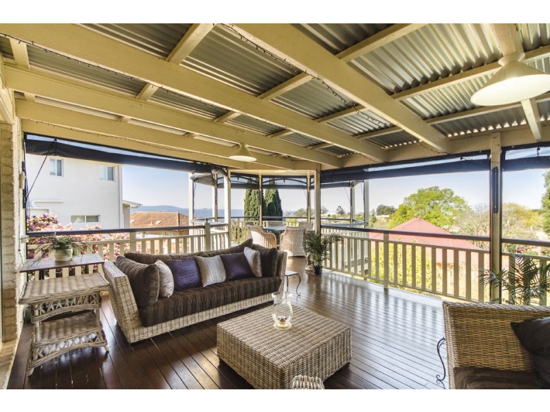 8 Dalston Court, Mount Lofty QLD 4350