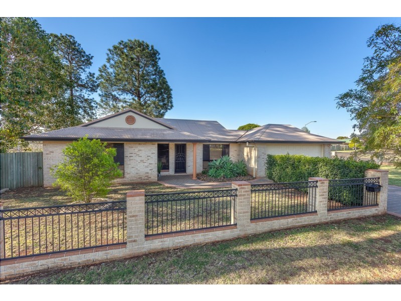 1 Albion Street, Kearneys Spring QLD 4350