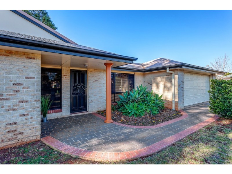 1 Albion Street, Kearneys Spring QLD 4350