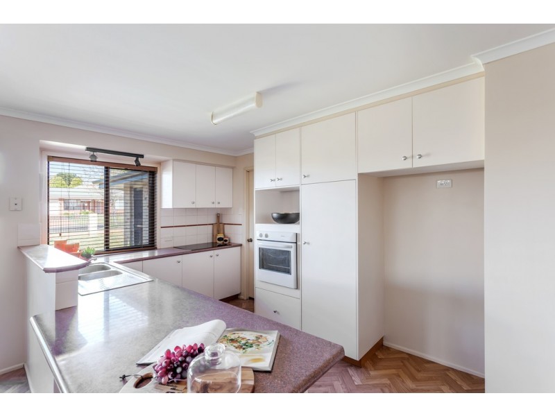 1 Albion Street, Kearneys Spring QLD 4350