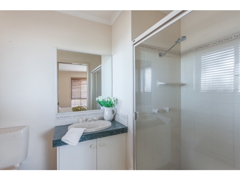 1 Albion Street, Kearneys Spring QLD 4350