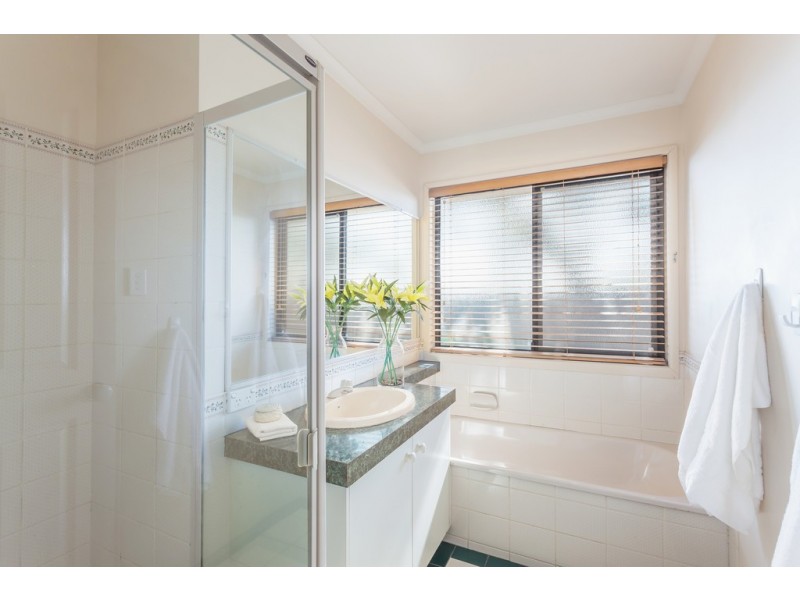 1 Albion Street, Kearneys Spring QLD 4350