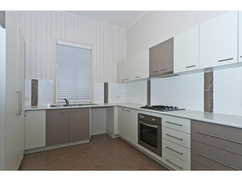 16 Stephen Street, South Toowoomba QLD 4350