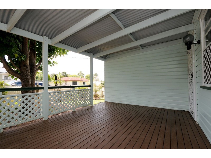 5 Sourris Street, Mount Lofty QLD 4350