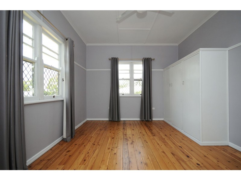 5 Sourris Street, Mount Lofty QLD 4350