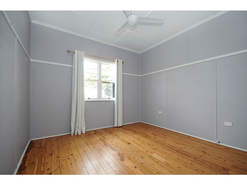 5 Sourris Street, Mount Lofty QLD 4350