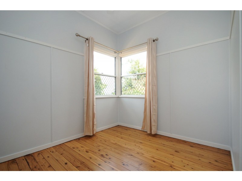 5 Sourris Street, Mount Lofty QLD 4350