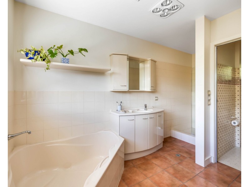 1B Bridge Street, Mount Lofty QLD 4350