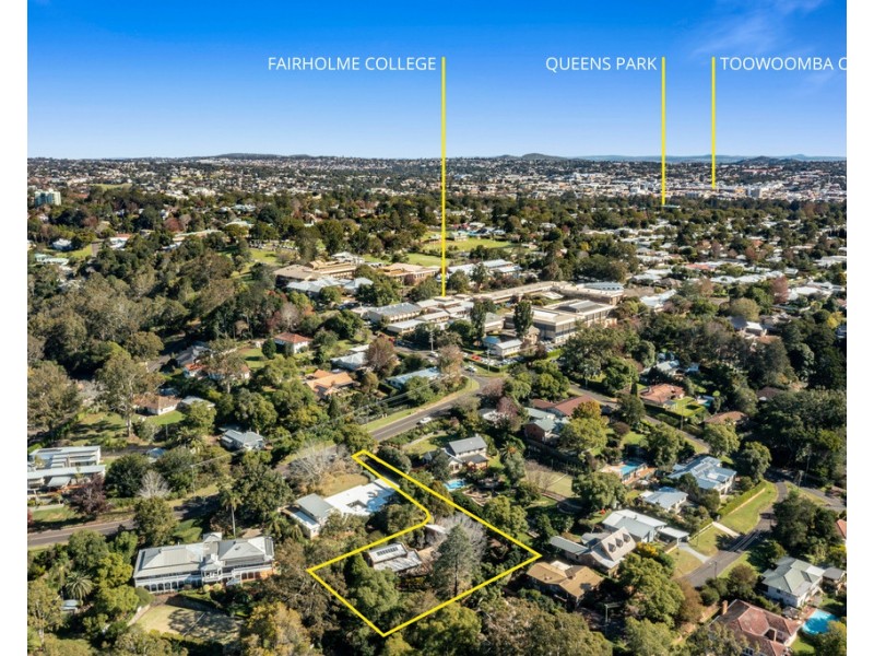 1B Bridge Street, Mount Lofty QLD 4350