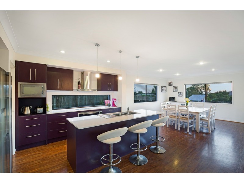 42 Wareena Crescent, Glenvale QLD 4350