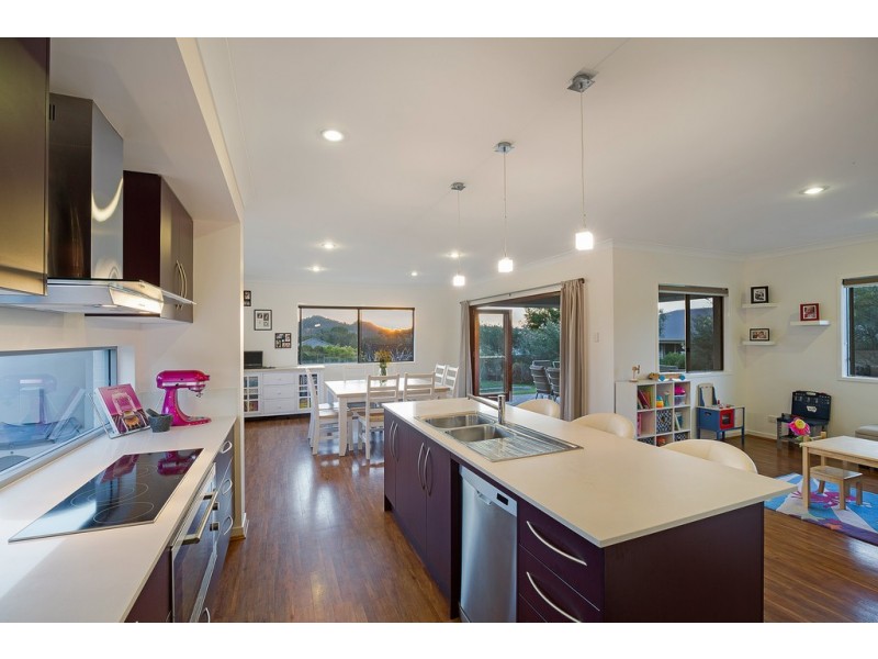 42 Wareena Crescent, Glenvale QLD 4350