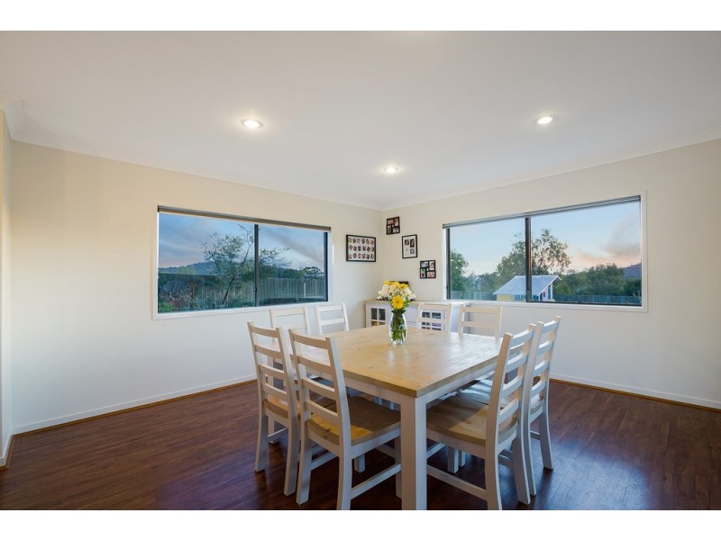 42 Wareena Crescent, Glenvale QLD 4350