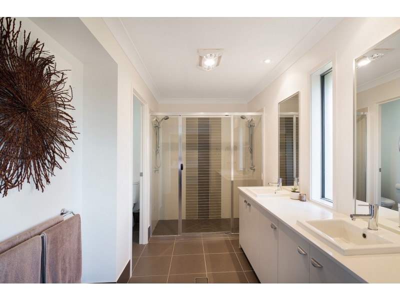 42 Wareena Crescent, Glenvale QLD 4350