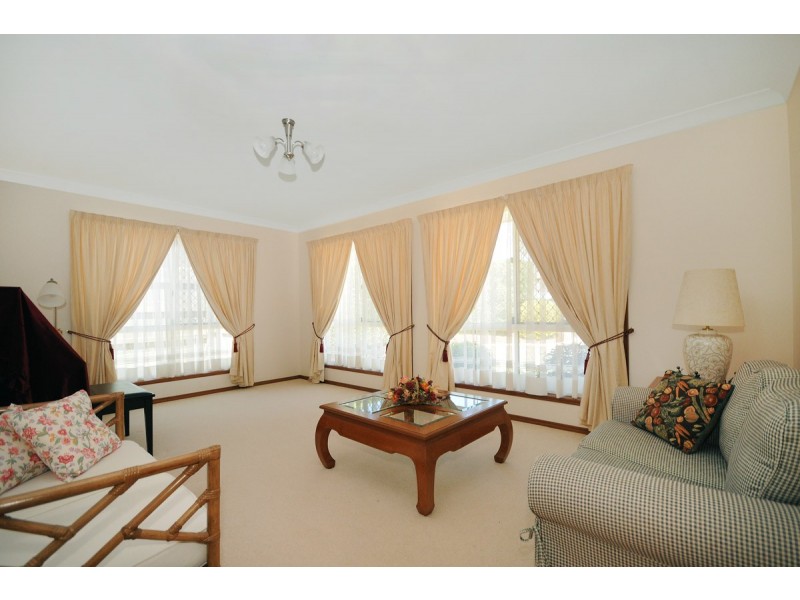 27 Ward street, Middle Ridge QLD 4350