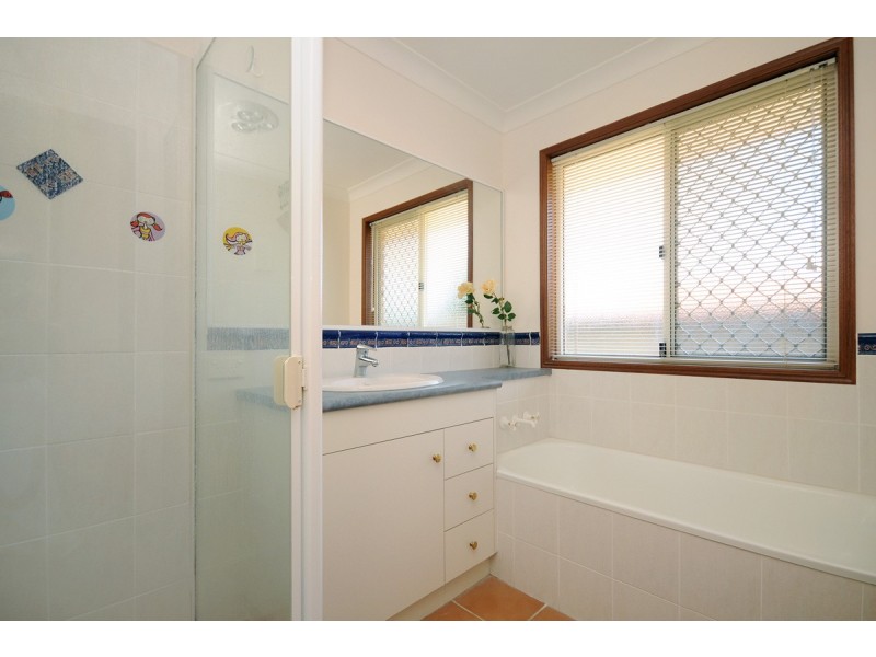 27 Ward street, Middle Ridge QLD 4350