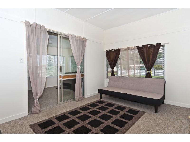 11 Gaydon Street, Newtown QLD 4350