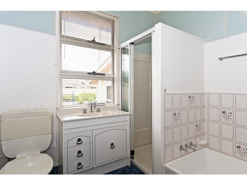 11 Gaydon Street, Newtown QLD 4350