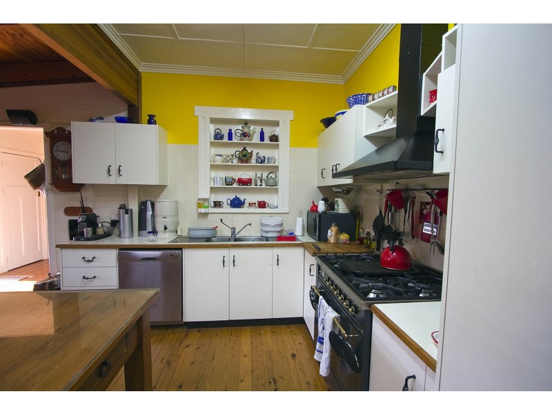 243 Mackenzie Street, Centenary Heights QLD 4350