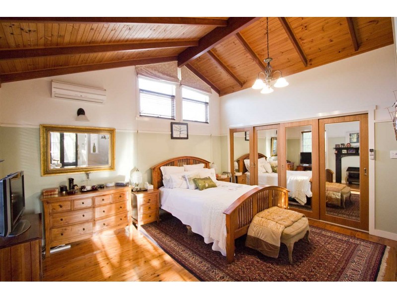 243 Mackenzie Street, Centenary Heights QLD 4350