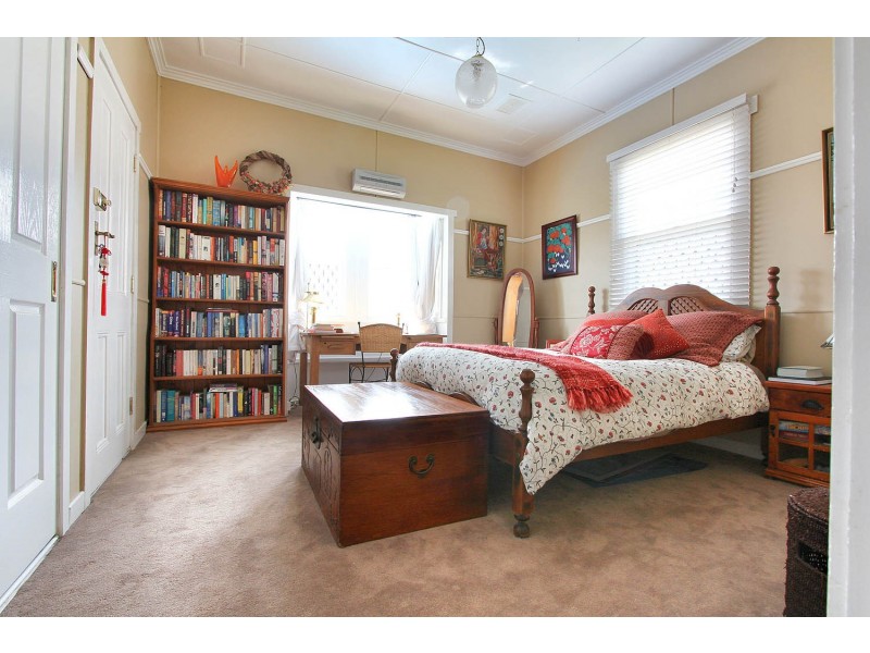 243 Mackenzie Street, Centenary Heights QLD 4350