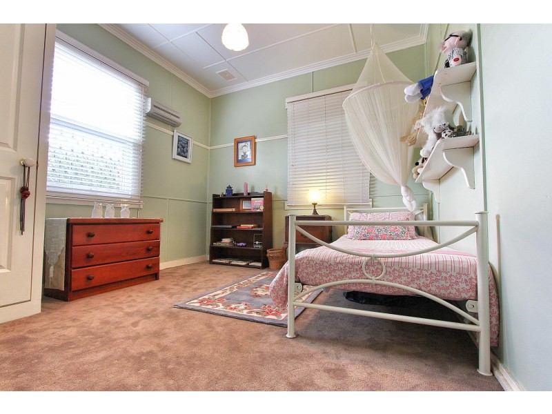 243 Mackenzie Street, Centenary Heights QLD 4350