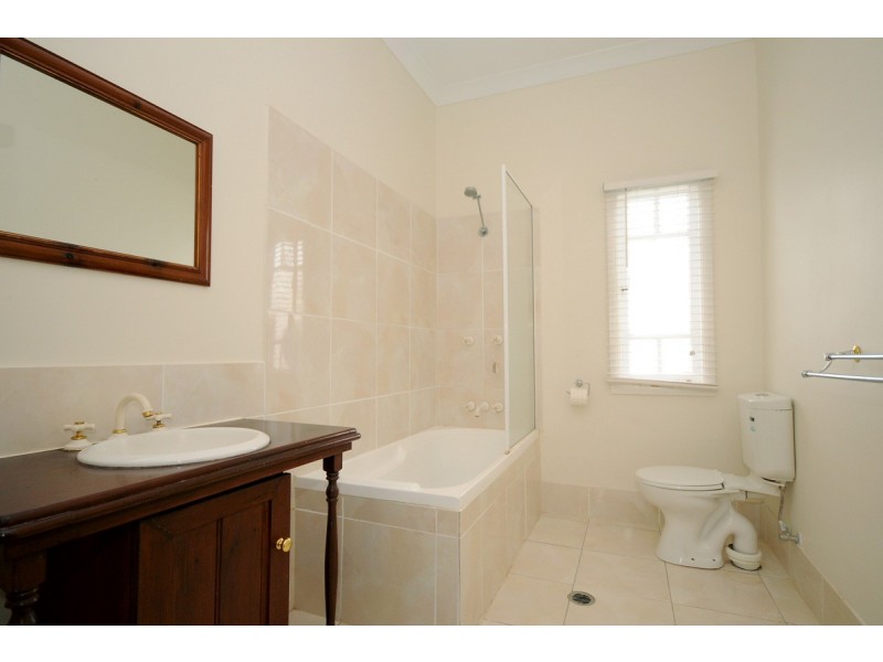 4 Lucy Street, Cambooya QLD 4358