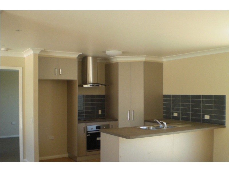 Unit 2/41 Gordon Avenue, Newtown QLD 4350