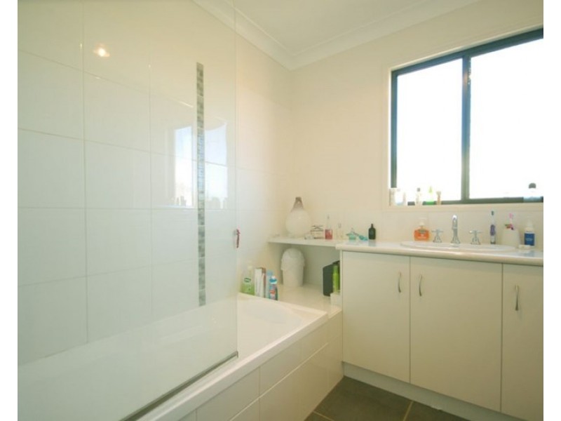 2/22 Pascoe Lane, Harlaxton QLD 4350