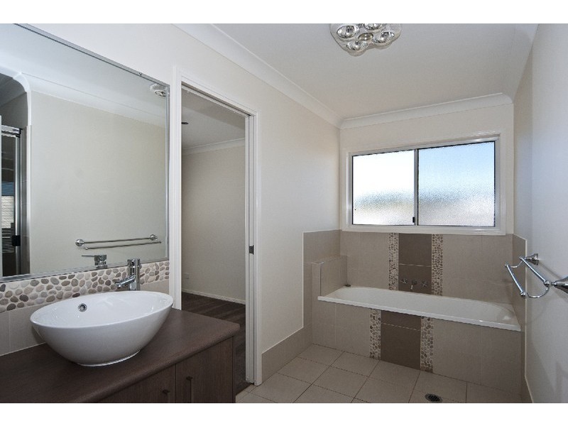 10 Edwin Street, Westbrook QLD 4350