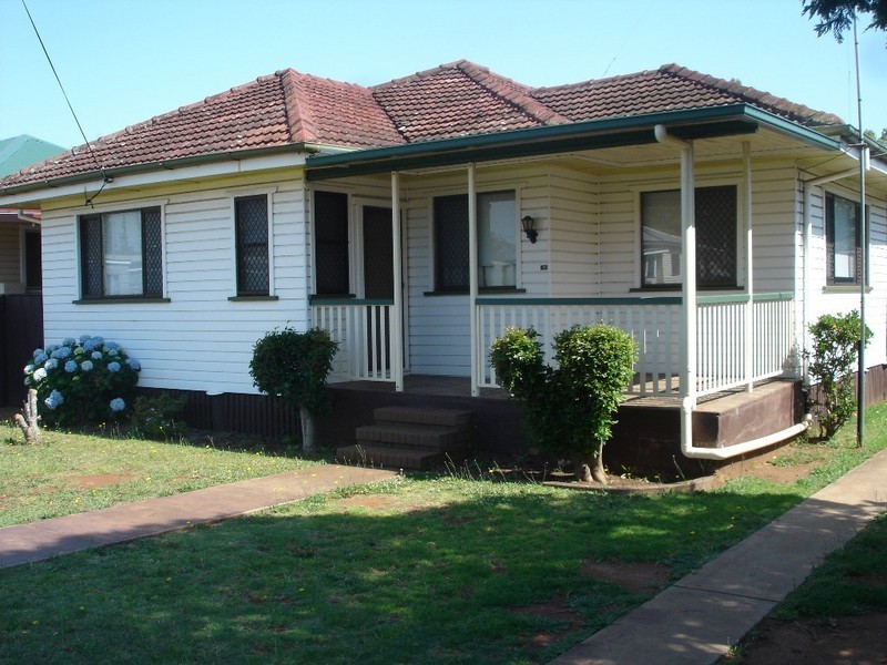 3 Finnie Street, Newtown QLD 4350