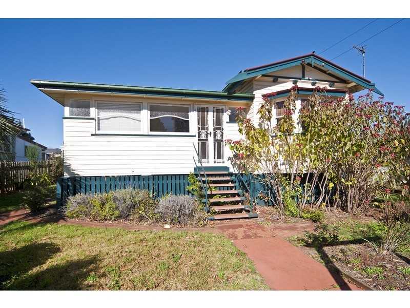 16 Park Street, Wilsonton QLD 4350