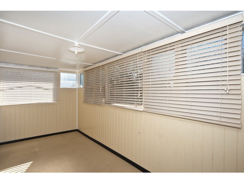 16 Park Street, Wilsonton QLD 4350