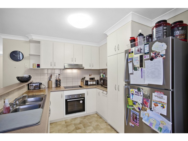 32 Gainsborough Drive, Glenvale QLD 4350