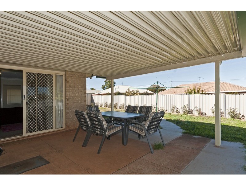 32 Gainsborough Drive, Glenvale QLD 4350