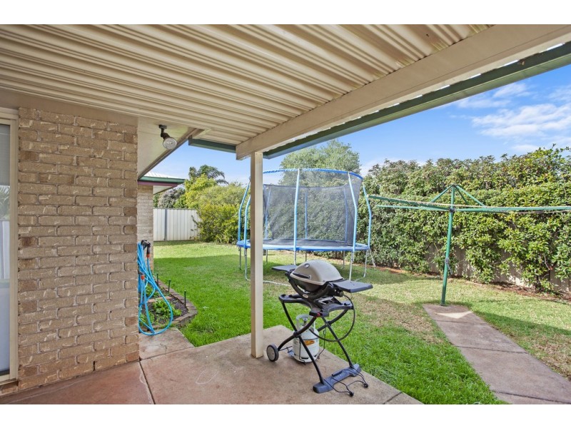 32 Gainsborough Drive, Glenvale QLD 4350