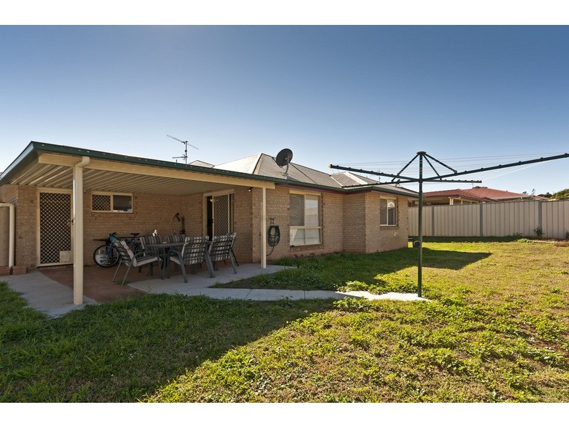 32 Gainsborough Drive, Glenvale QLD 4350