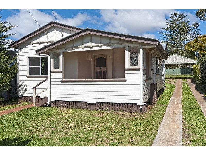 16 Charles Street, Newtown QLD 4350